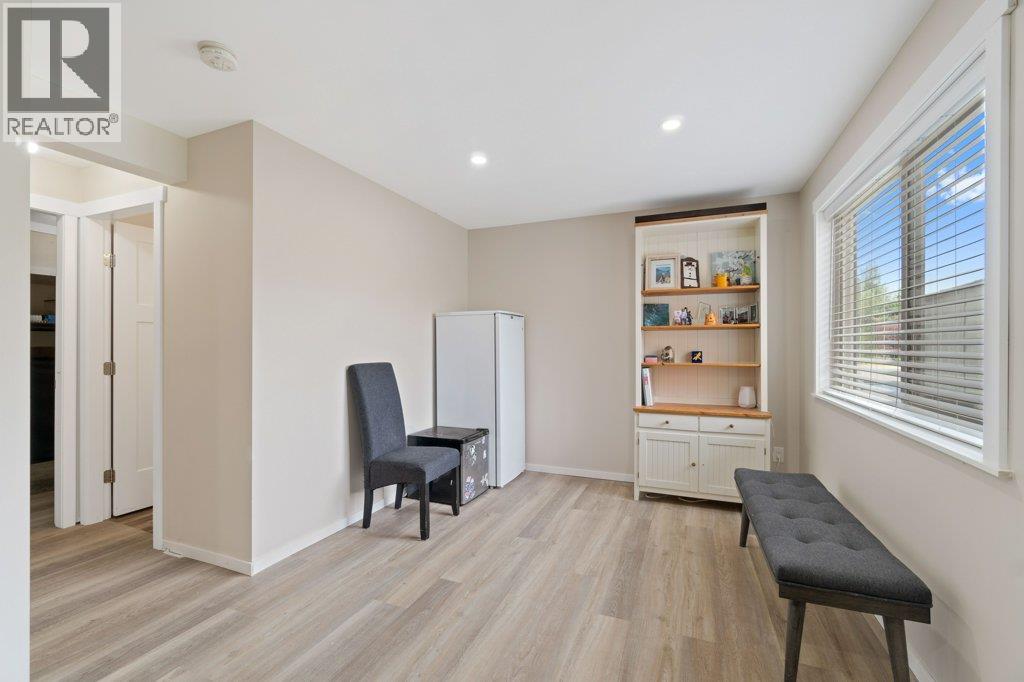  2421 Sunrise Boulevard, Blind Bay