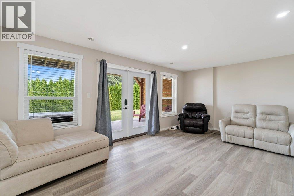  2421 Sunrise Boulevard, Blind Bay