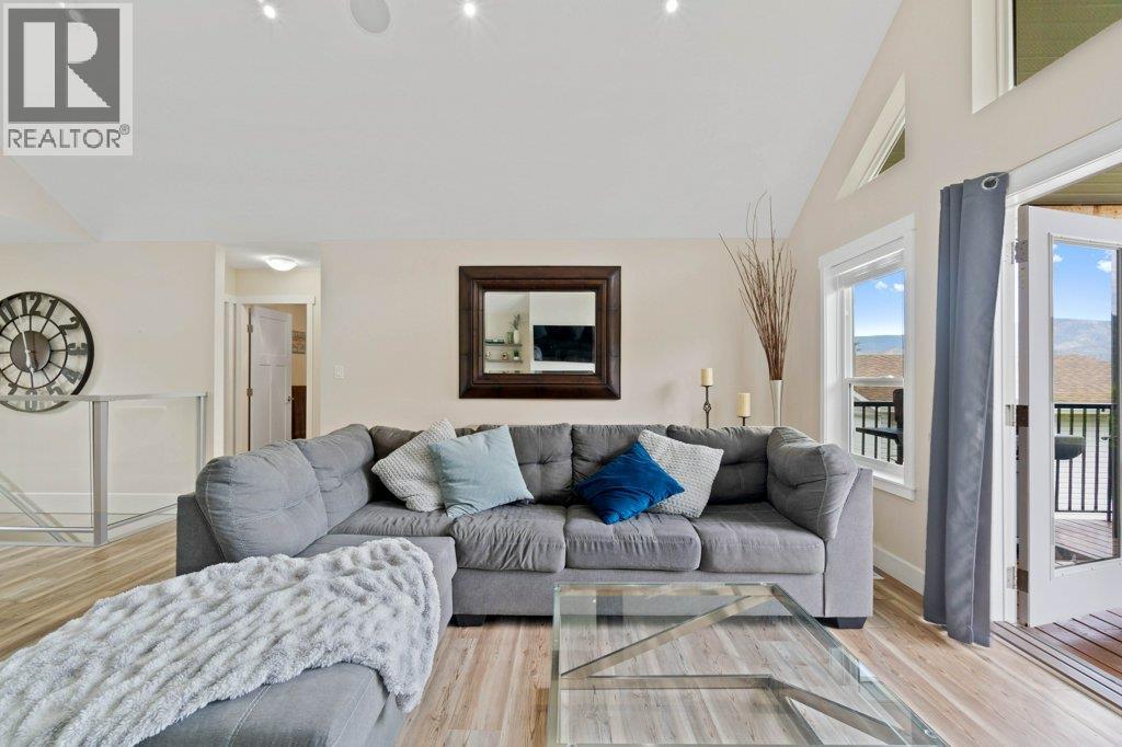  2421 Sunrise Boulevard, Blind Bay