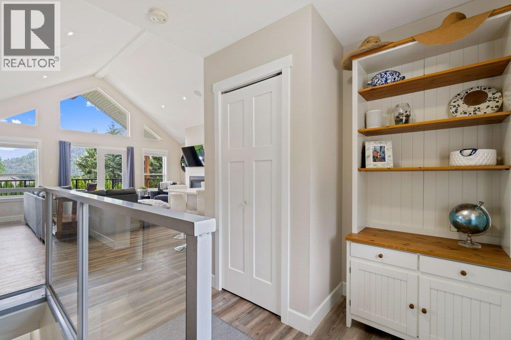  2421 Sunrise Boulevard, Blind Bay