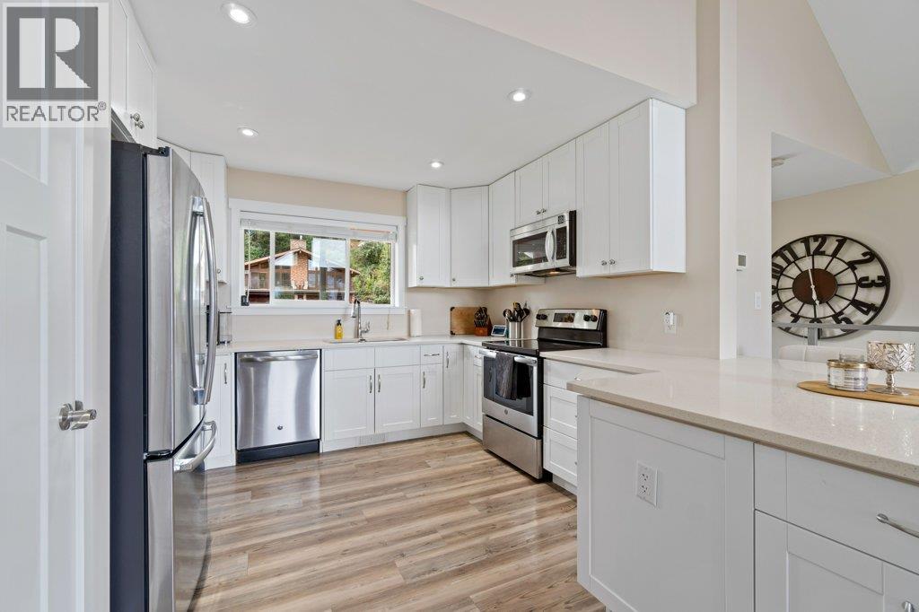  2421 Sunrise Boulevard, Blind Bay