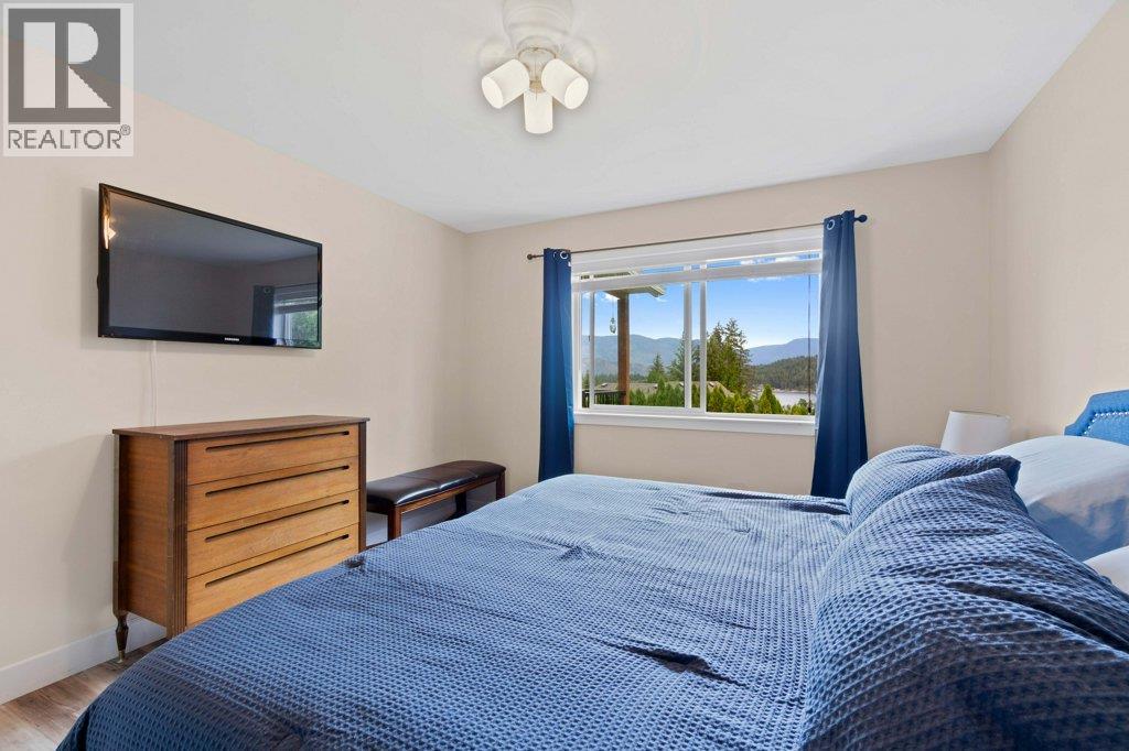  2421 Sunrise Boulevard, Blind Bay