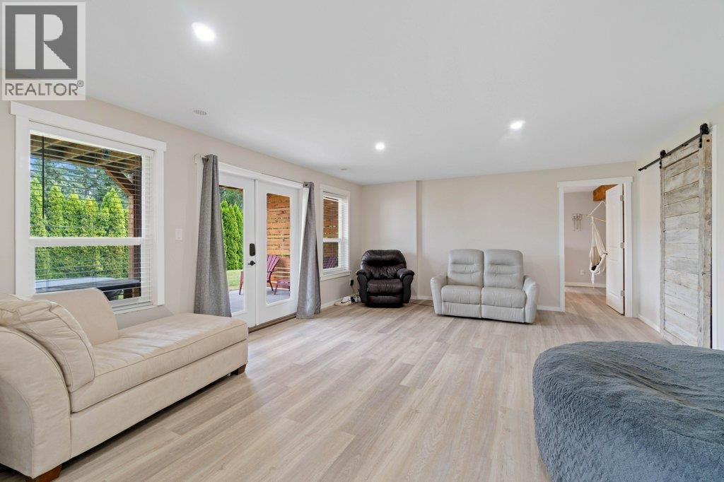  2421 Sunrise Boulevard, Blind Bay