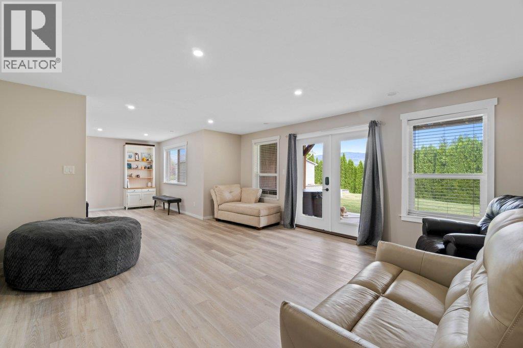  2421 Sunrise Boulevard, Blind Bay