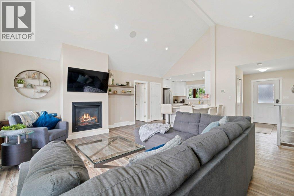  2421 Sunrise Boulevard, Blind Bay