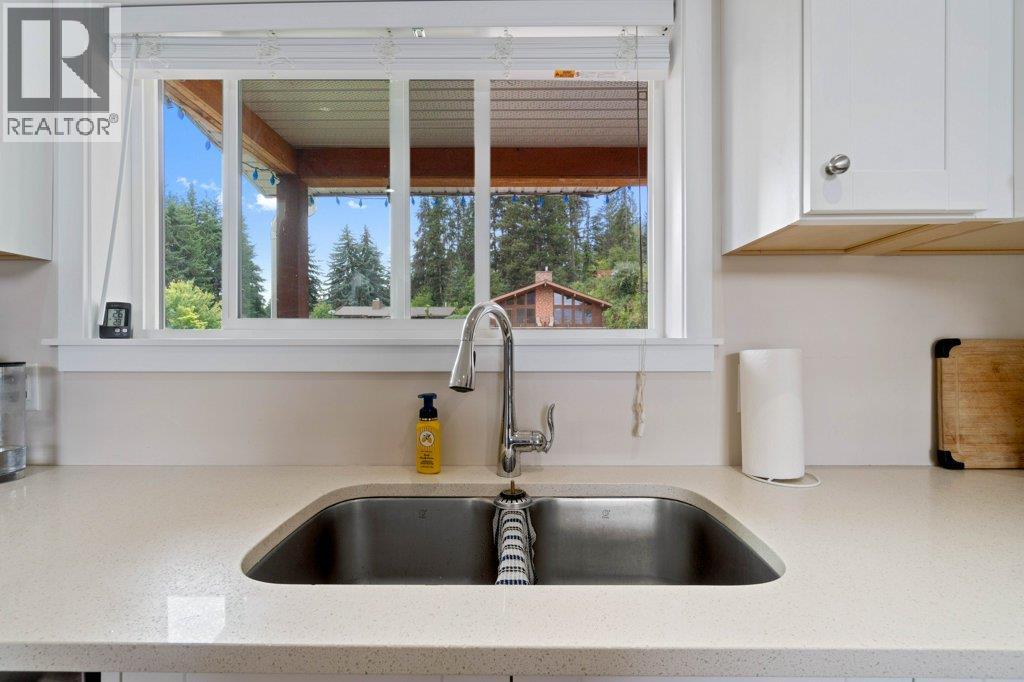  2421 Sunrise Boulevard, Blind Bay