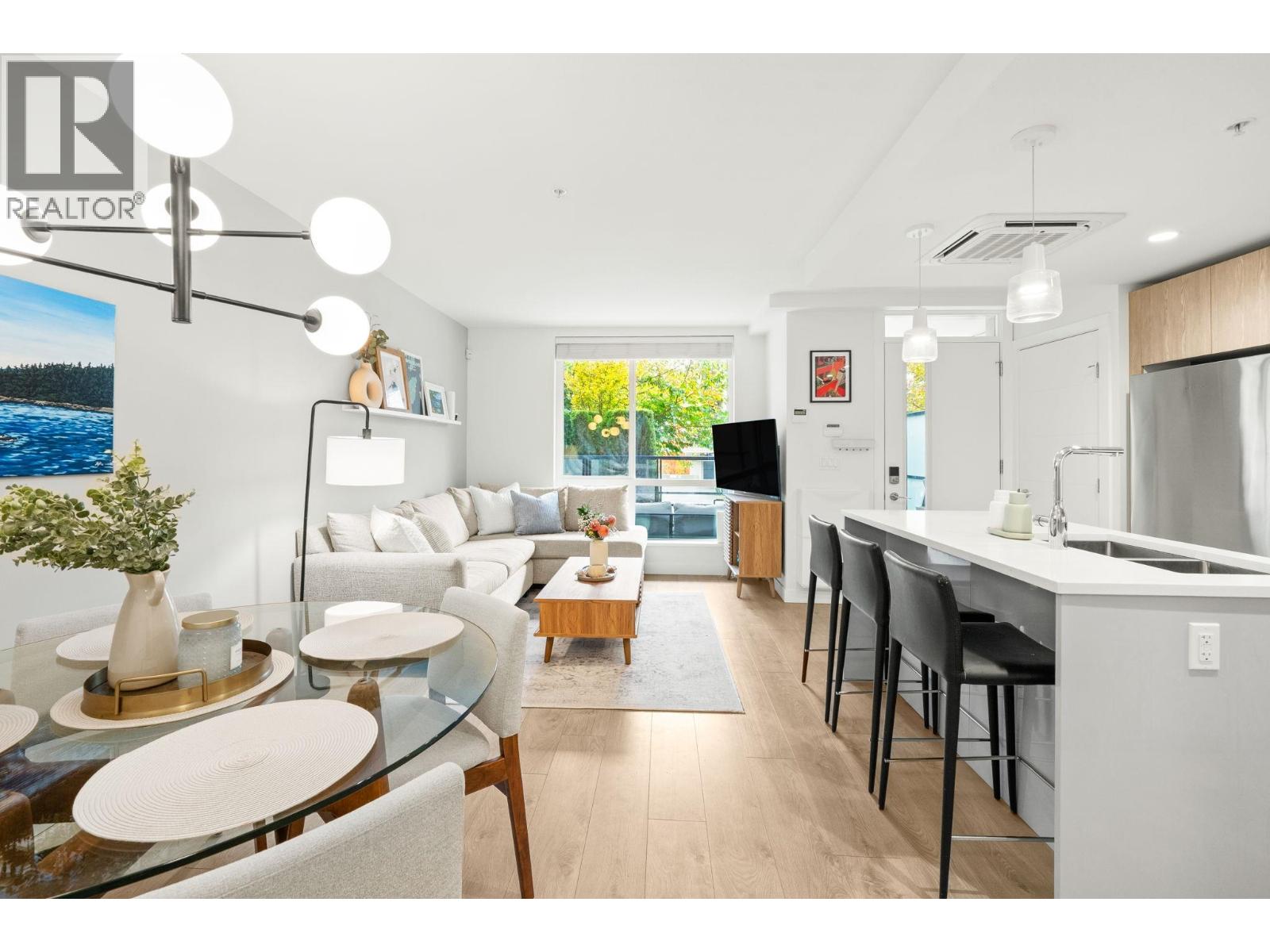 TH8 108 E 8TH STREET, North Vancouver