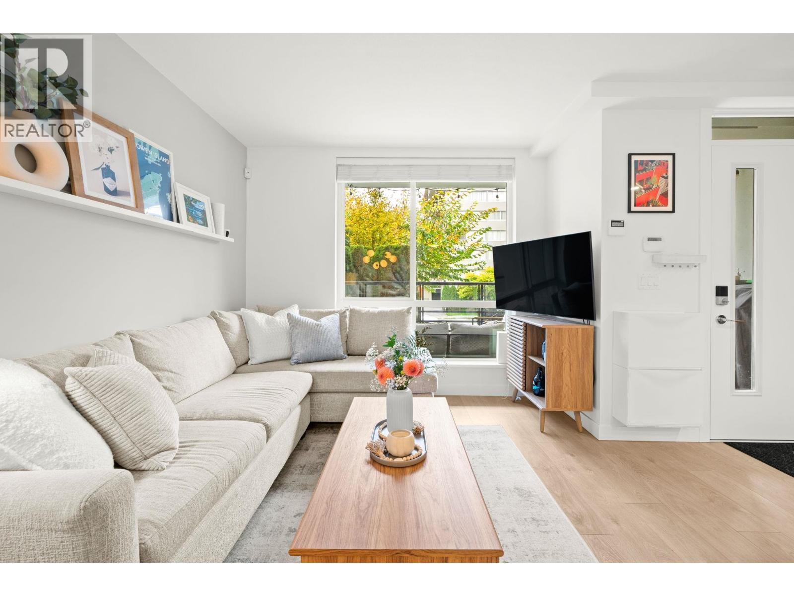 TH8 108 E 8TH STREET, North Vancouver