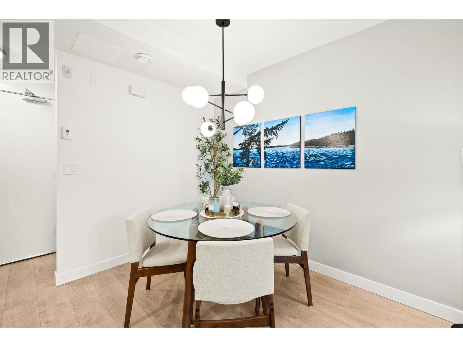 TH8 108 E 8TH STREET, North Vancouver