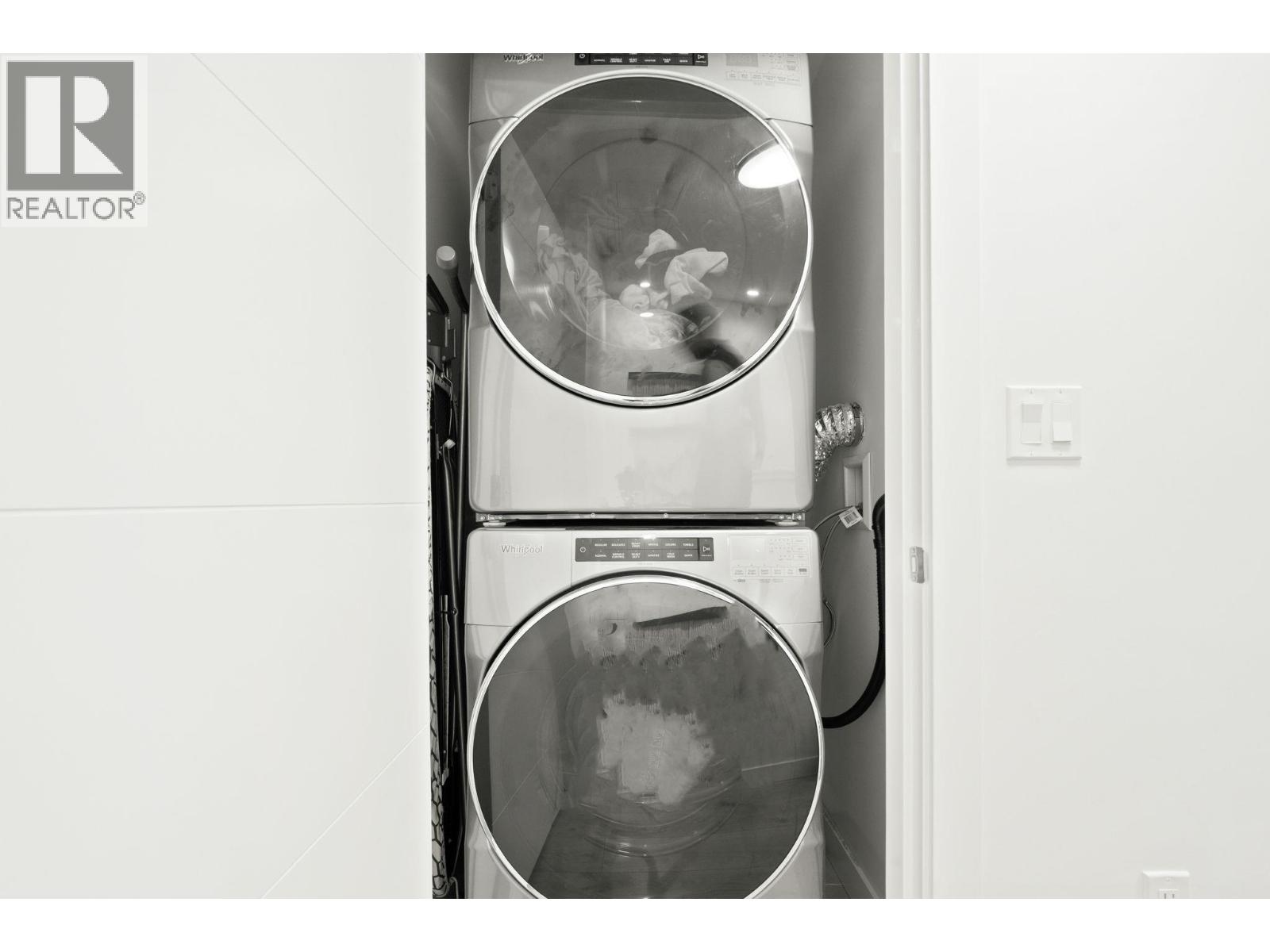 TH8 108 E 8TH STREET, North Vancouver