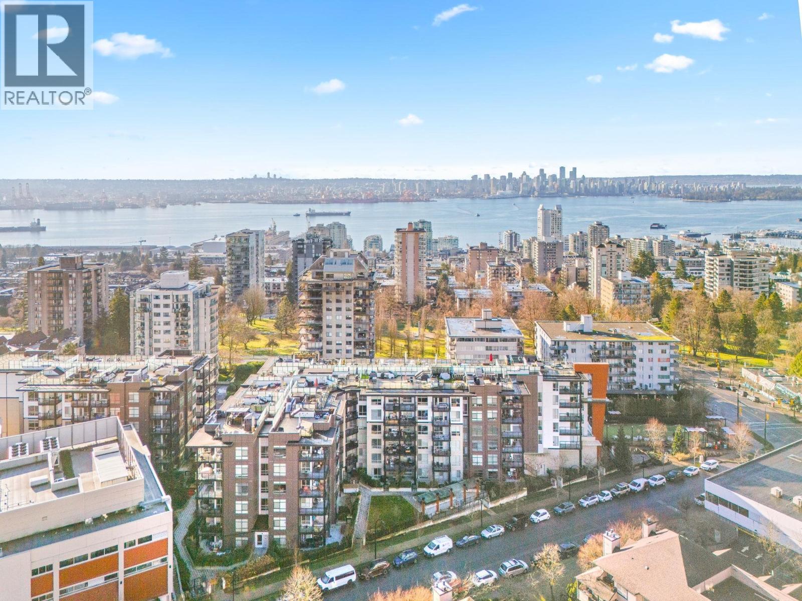 TH8 108 E 8TH STREET, North Vancouver