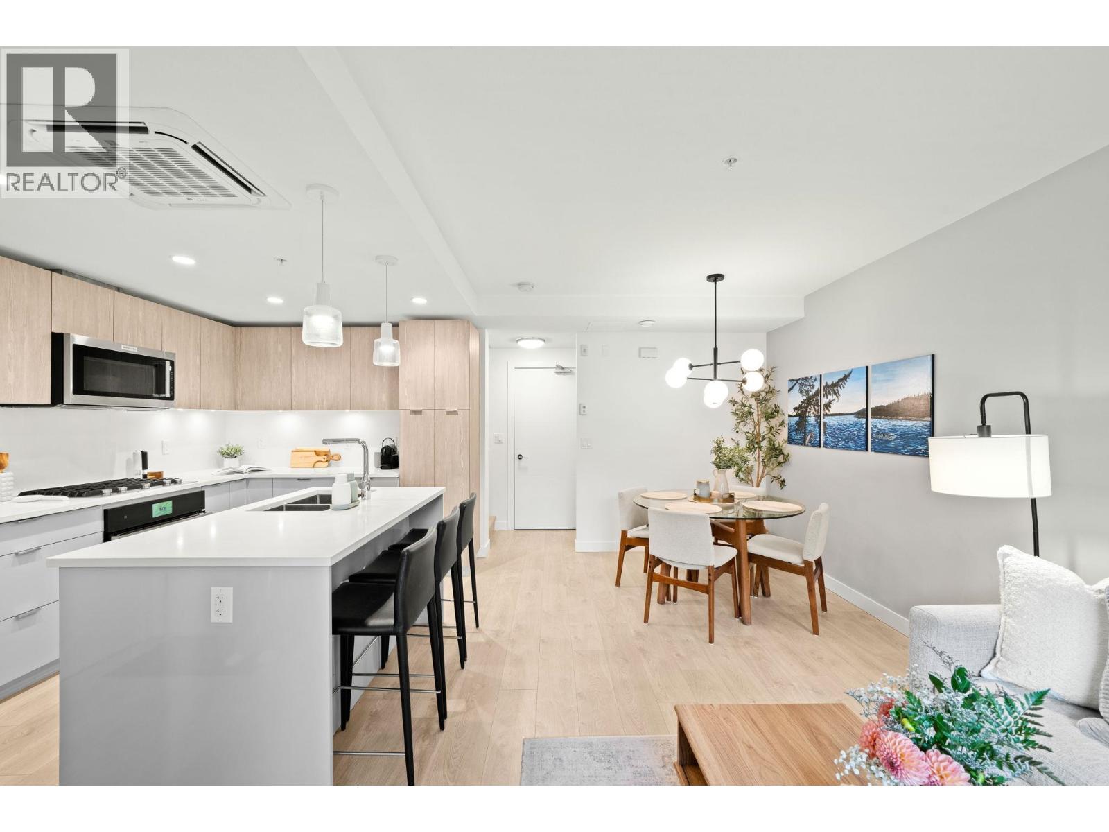 TH8 108 E 8TH STREET, North Vancouver