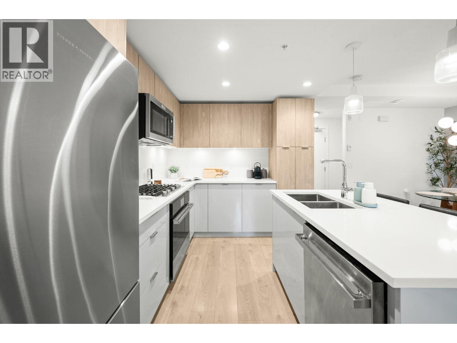 TH8 108 E 8TH STREET, North Vancouver