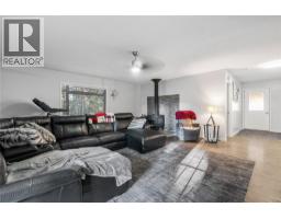 Living room - 2550 Cody Road, Magna Bay, BC V0E1M7 Photo 15