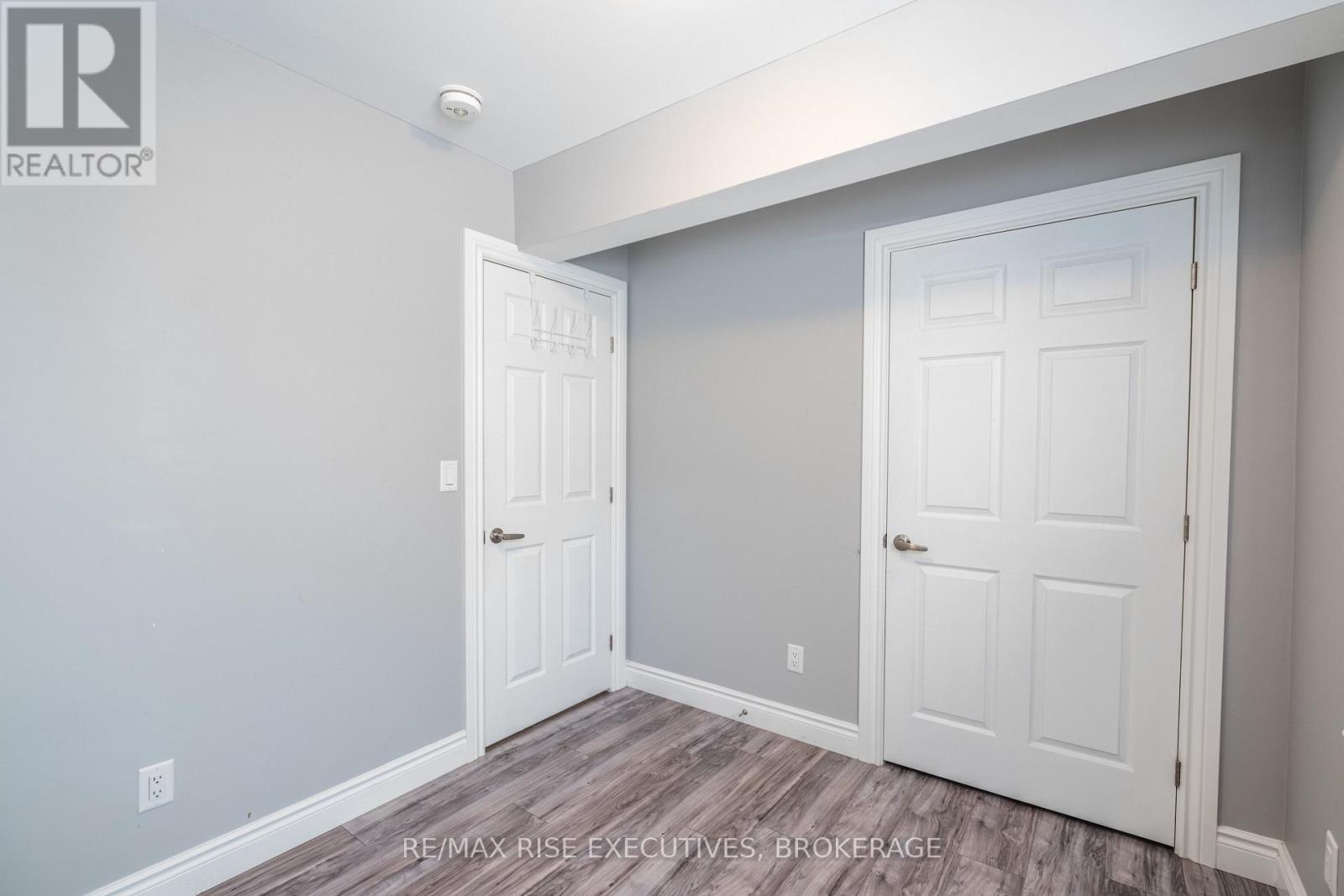 120 YONGE STREET — photo 18