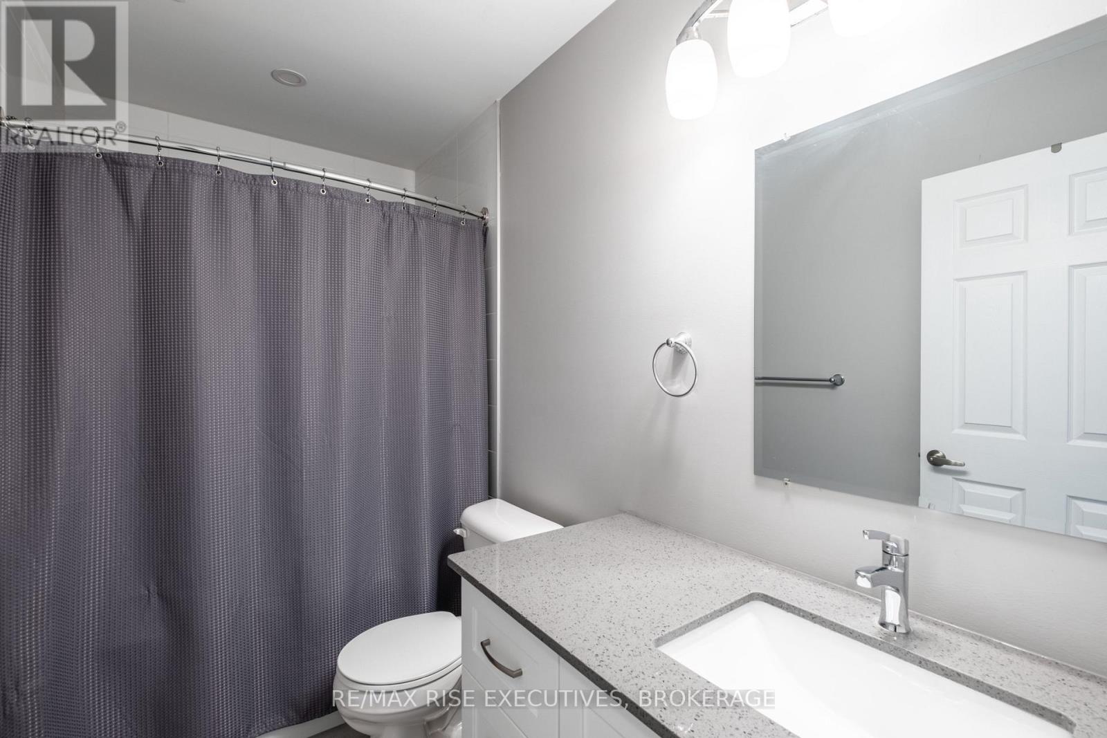 120 YONGE STREET — photo 19
