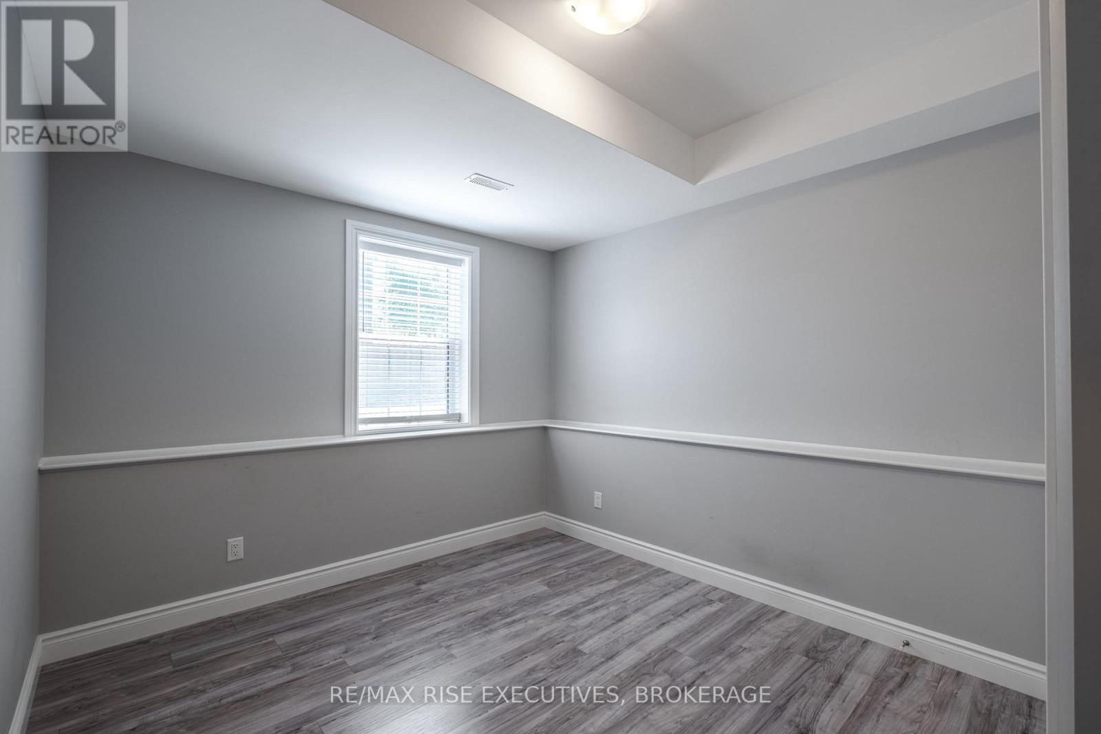 120 YONGE STREET — photo 20