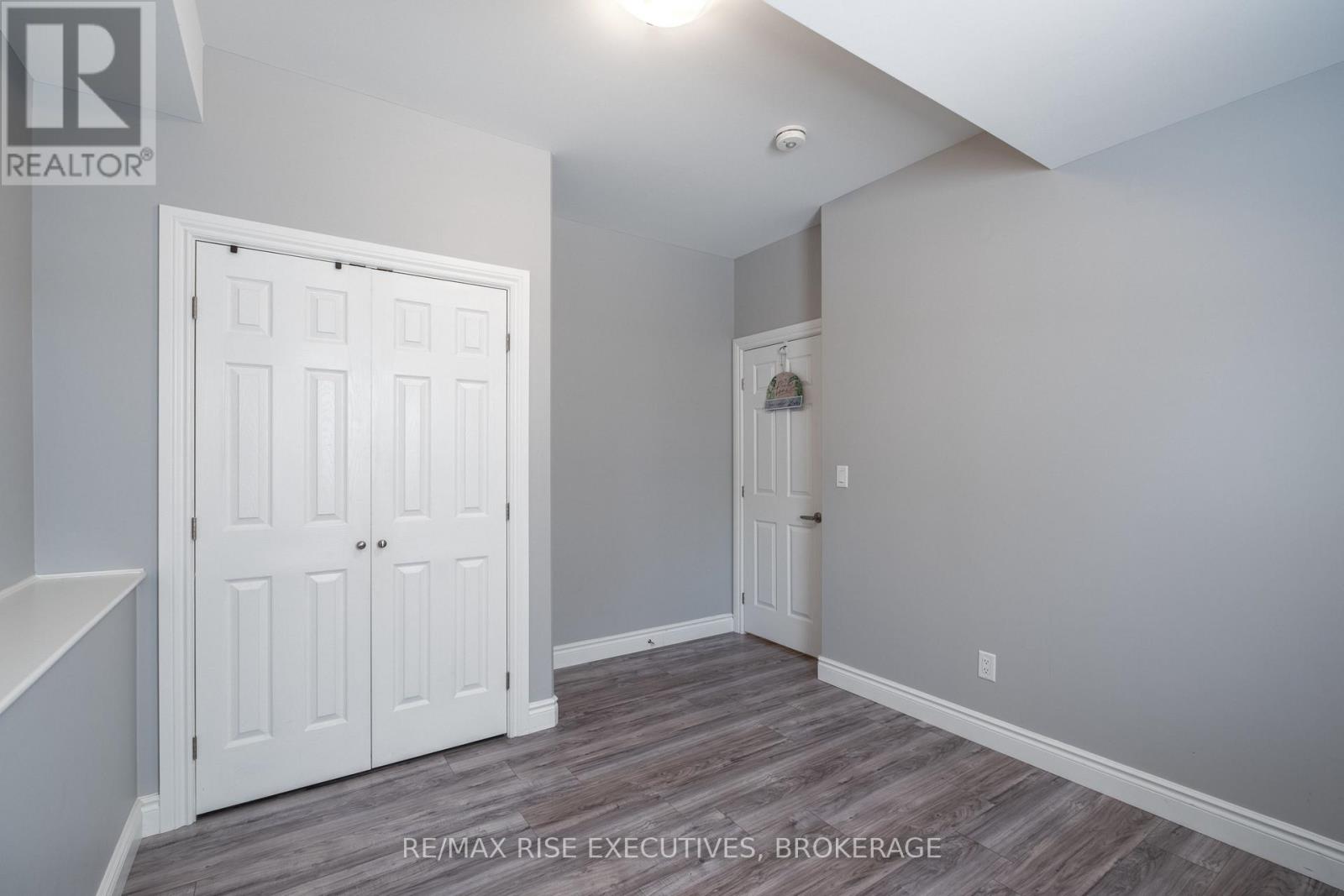 120 YONGE STREET — photo 21