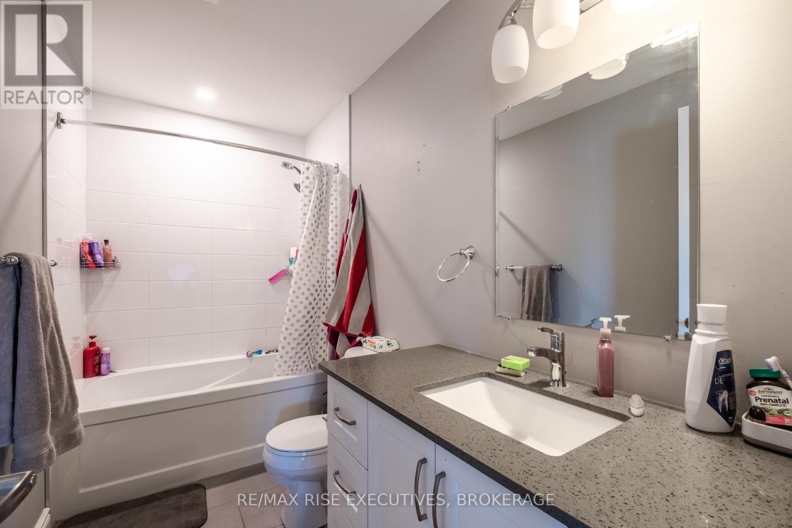 120 YONGE STREET — photo 27