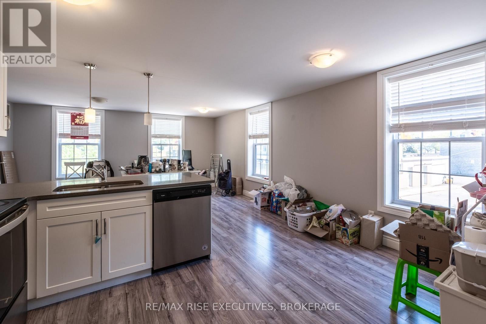120 YONGE STREET — photo 33