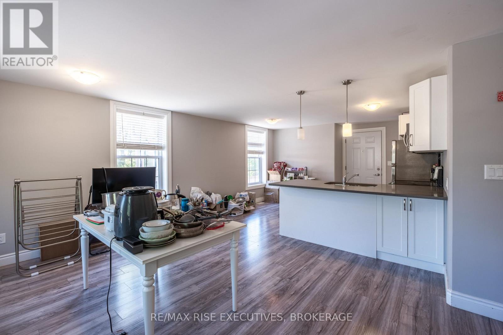 120 YONGE STREET — photo 36