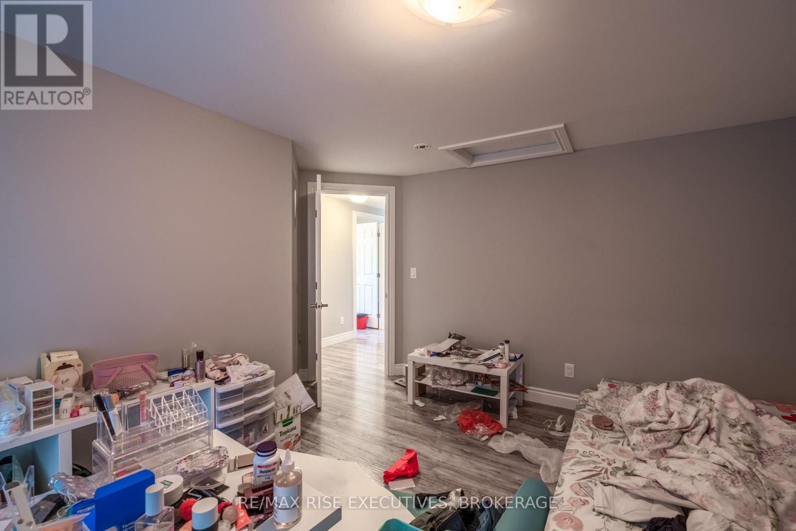 120 YONGE STREET — photo 42