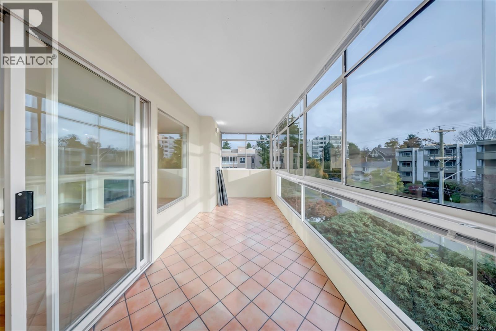 405 420 Linden Avenue, Victoria