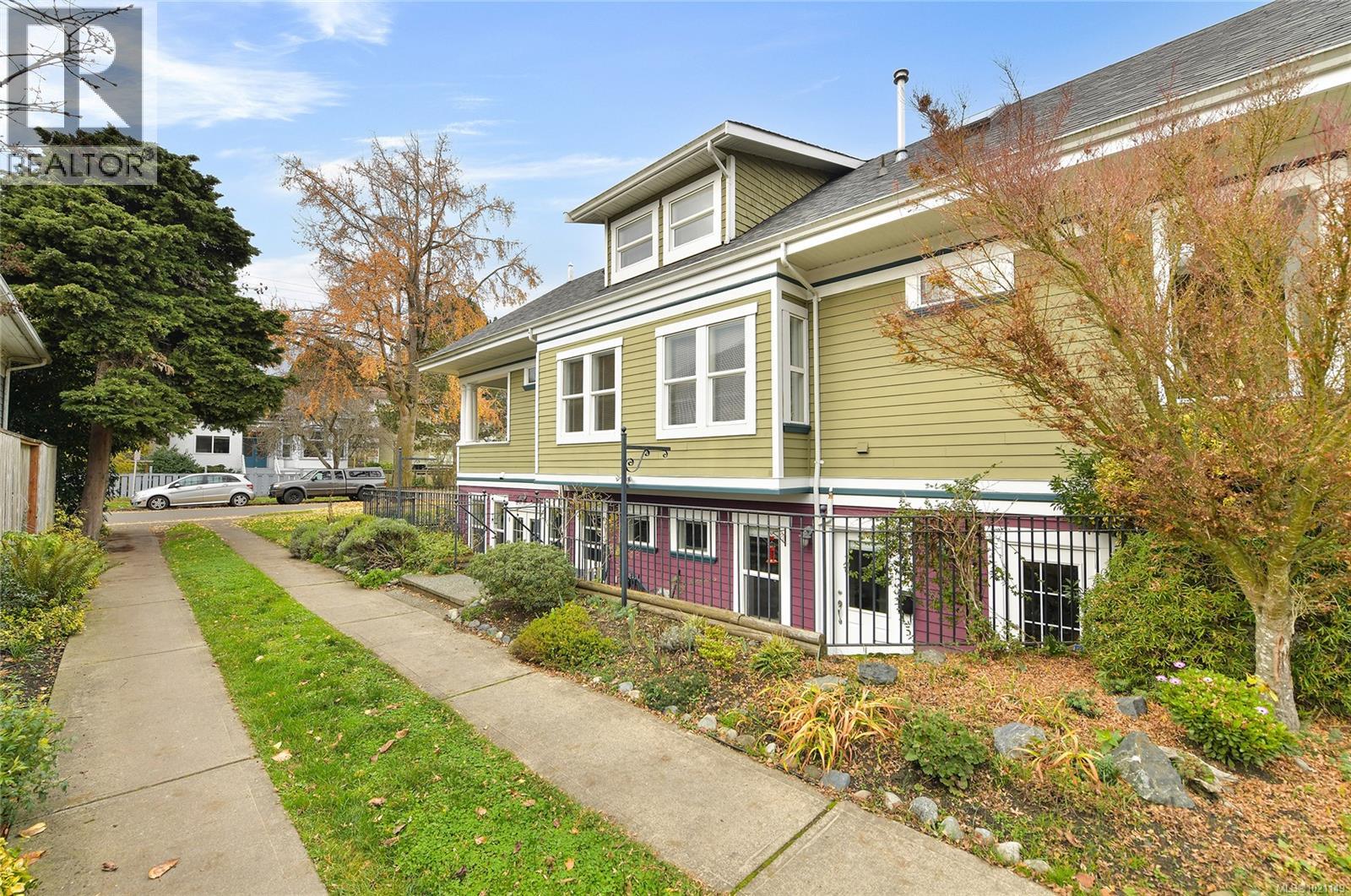 1 1515 Camosun Street, Victoria