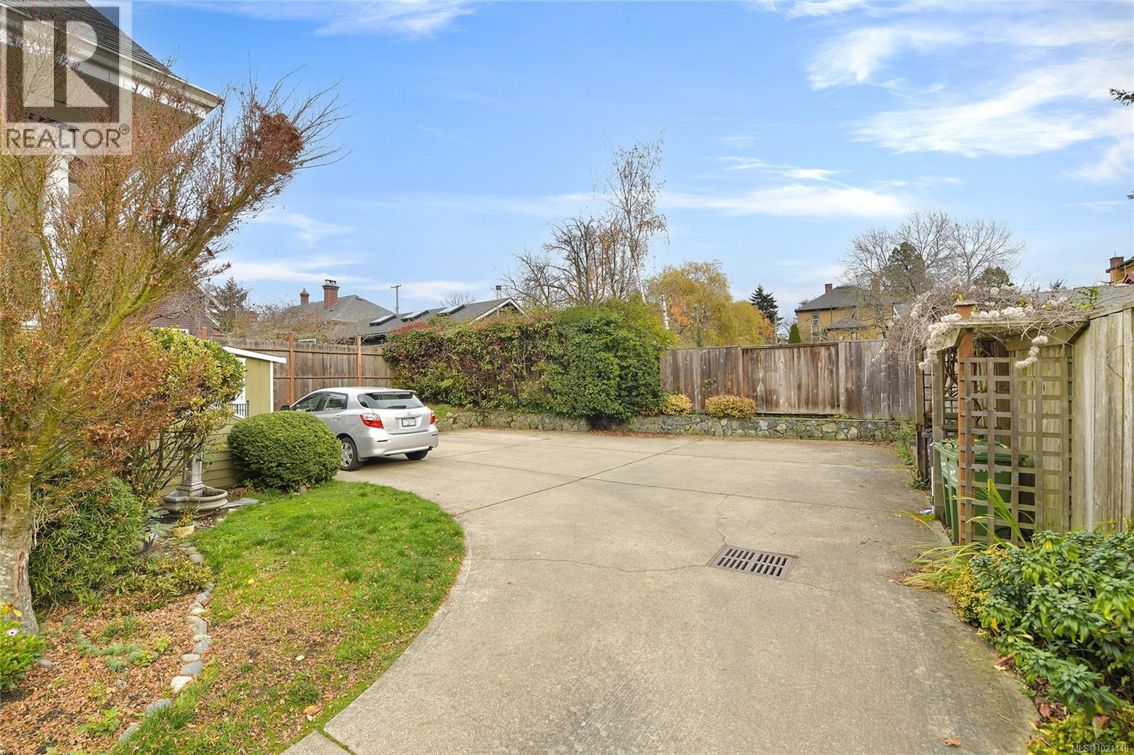 1 1515 Camosun Street, Victoria