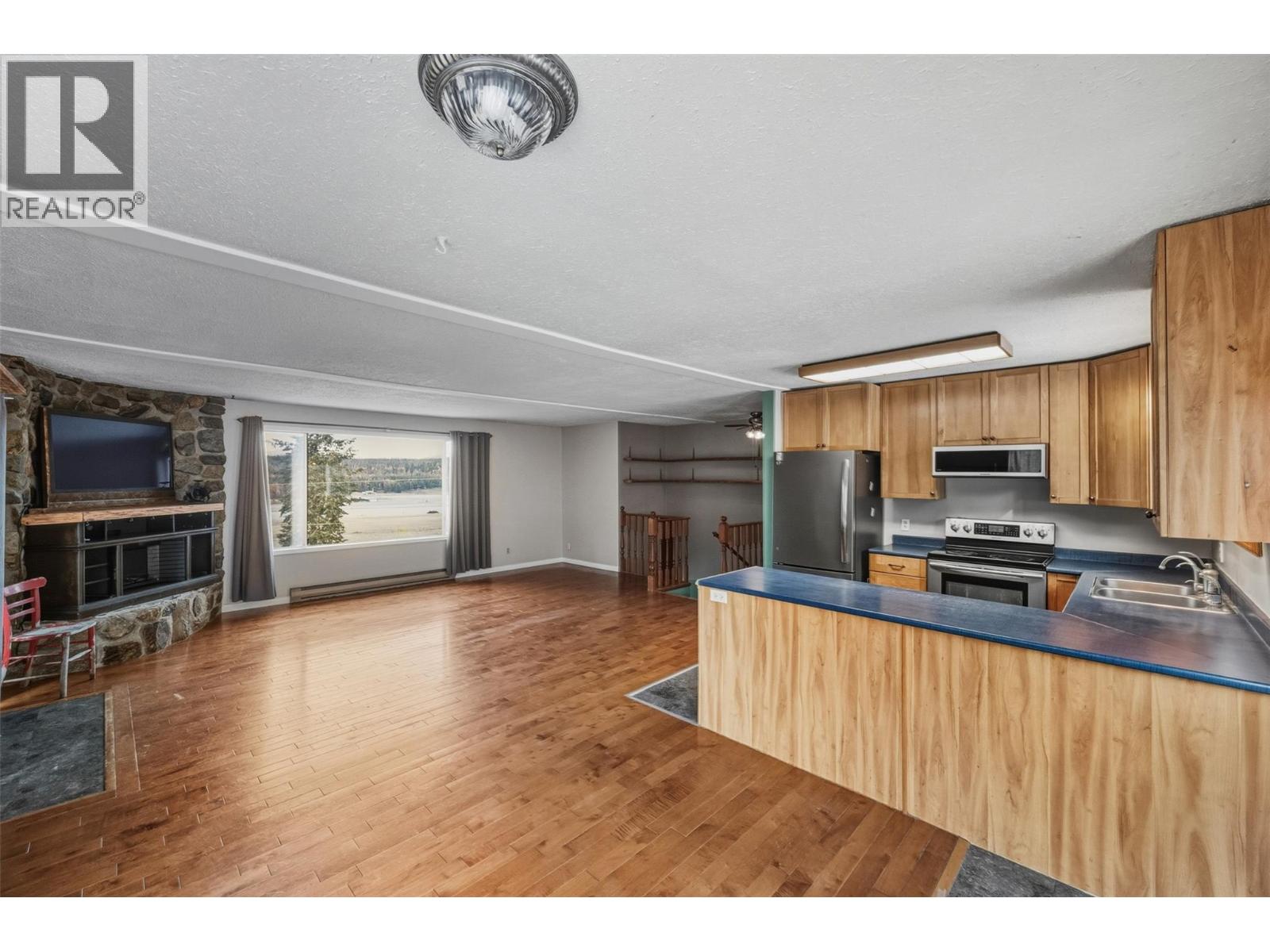 1414 KELLY ROAD - 10