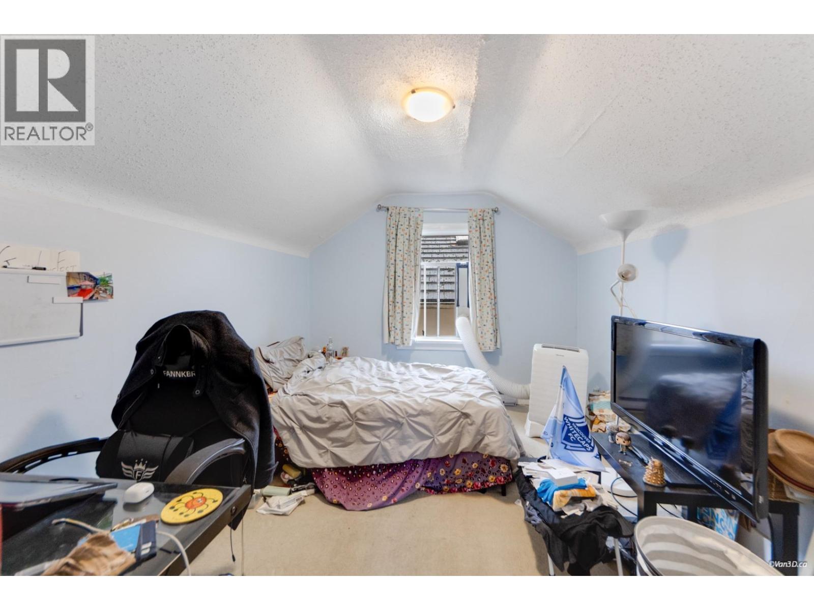 4358 VICTORIA DRIVE, Vancouver