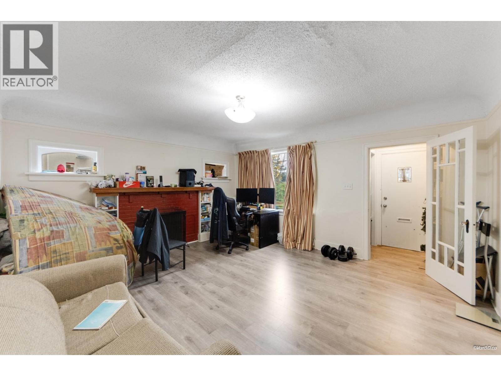 4358 VICTORIA DRIVE, Vancouver