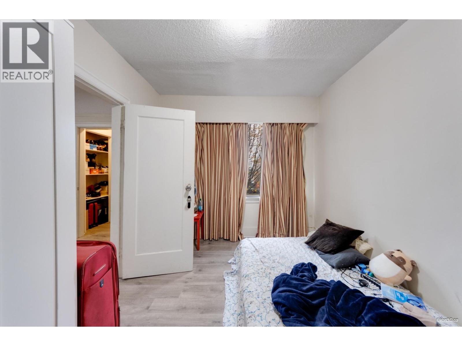 4358 VICTORIA DRIVE, Vancouver