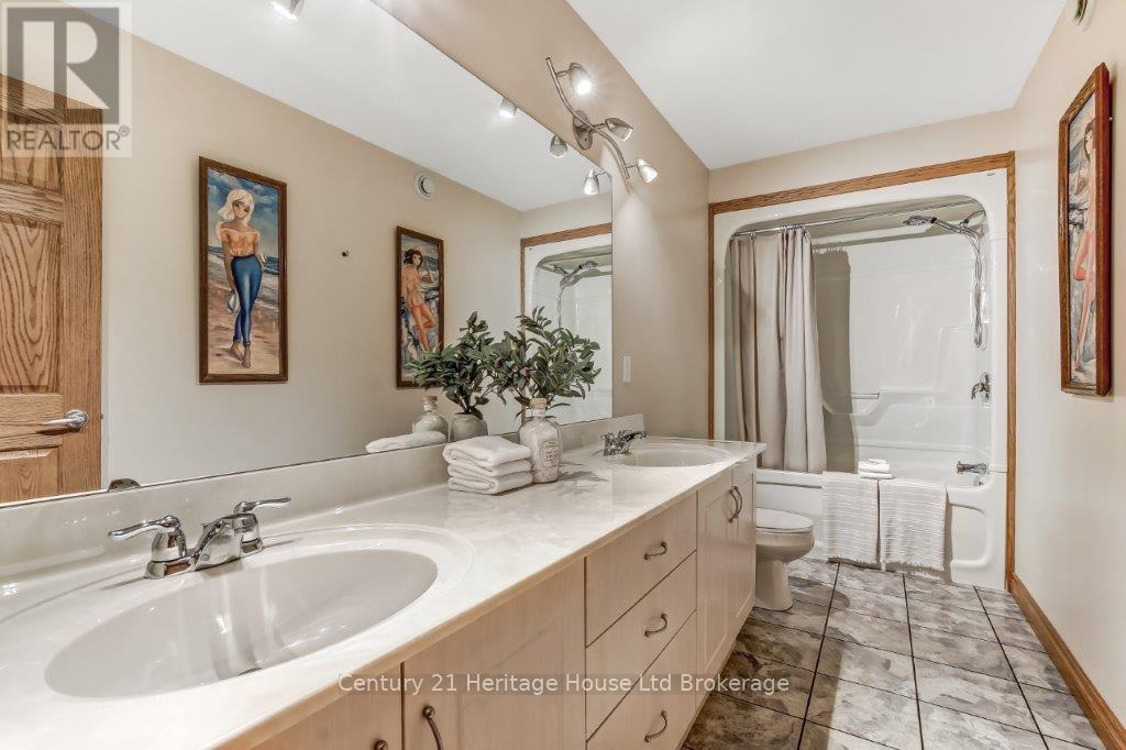 143 BOYD BOULEVARD — photo 25