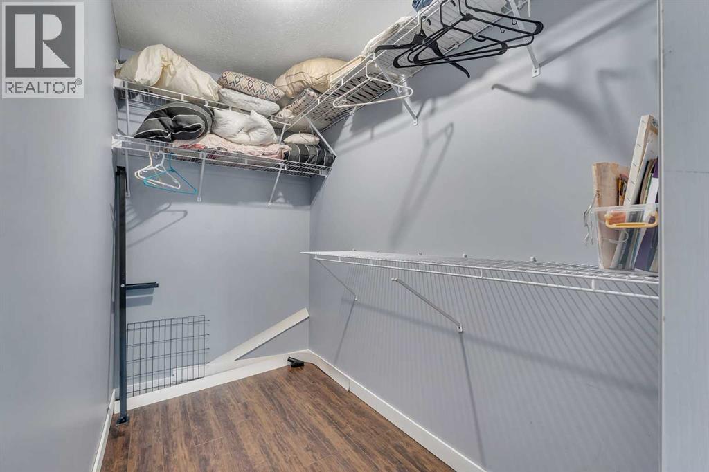 Single Family House for Sale in   Valleyview Park SE Dover Calgary 