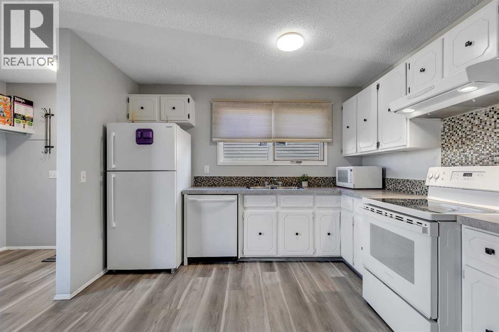 Single Family House 4 Level for Sale in  Castleglen Crescent NE Castleridge Calgary 