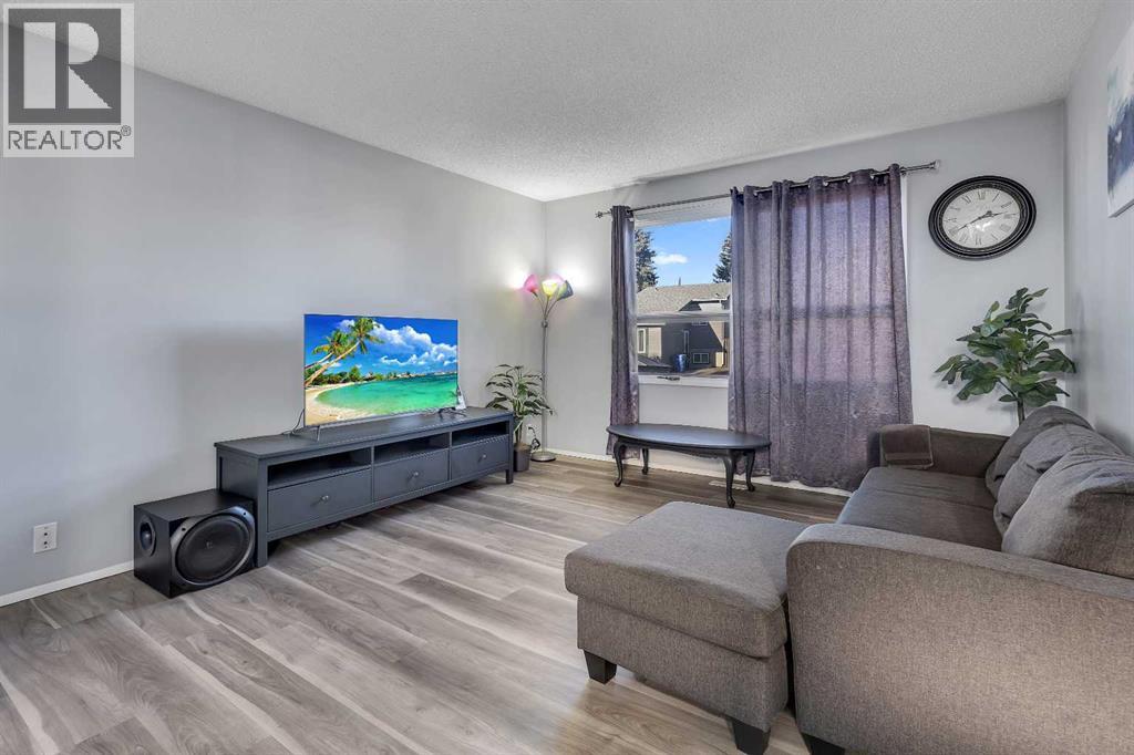 Single Family House 4 Level for Sale in  Castleglen Crescent NE Castleridge Calgary 