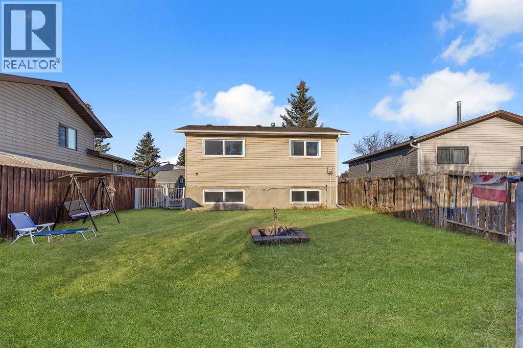 Single Family House 4 Level for Sale in  Castleglen Crescent NE Castleridge Calgary 