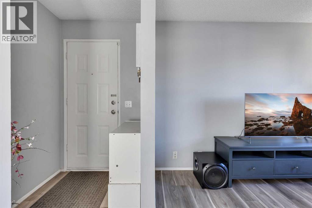 Single Family House 4 Level for Sale in  Castleglen Crescent NE Castleridge Calgary 