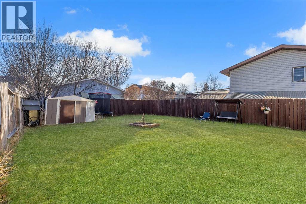 Single Family House 4 Level for Sale in  Castleglen Crescent NE Castleridge Calgary 