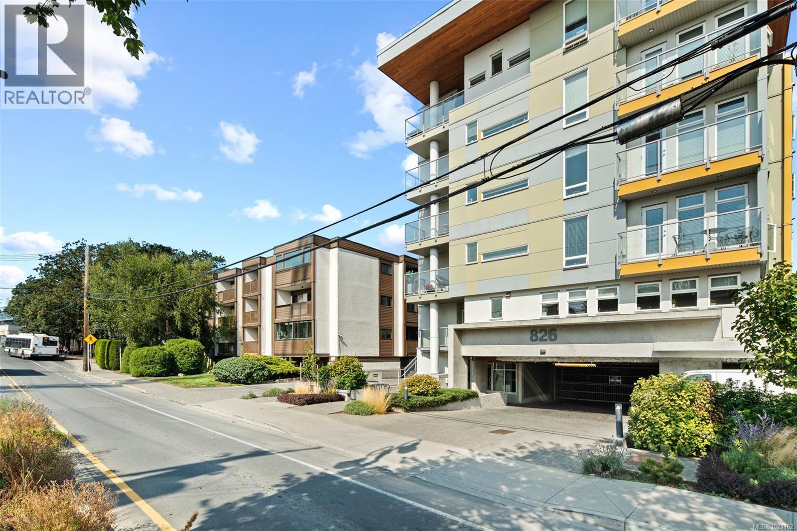 403 826 Esquimalt Rd, Esquimalt