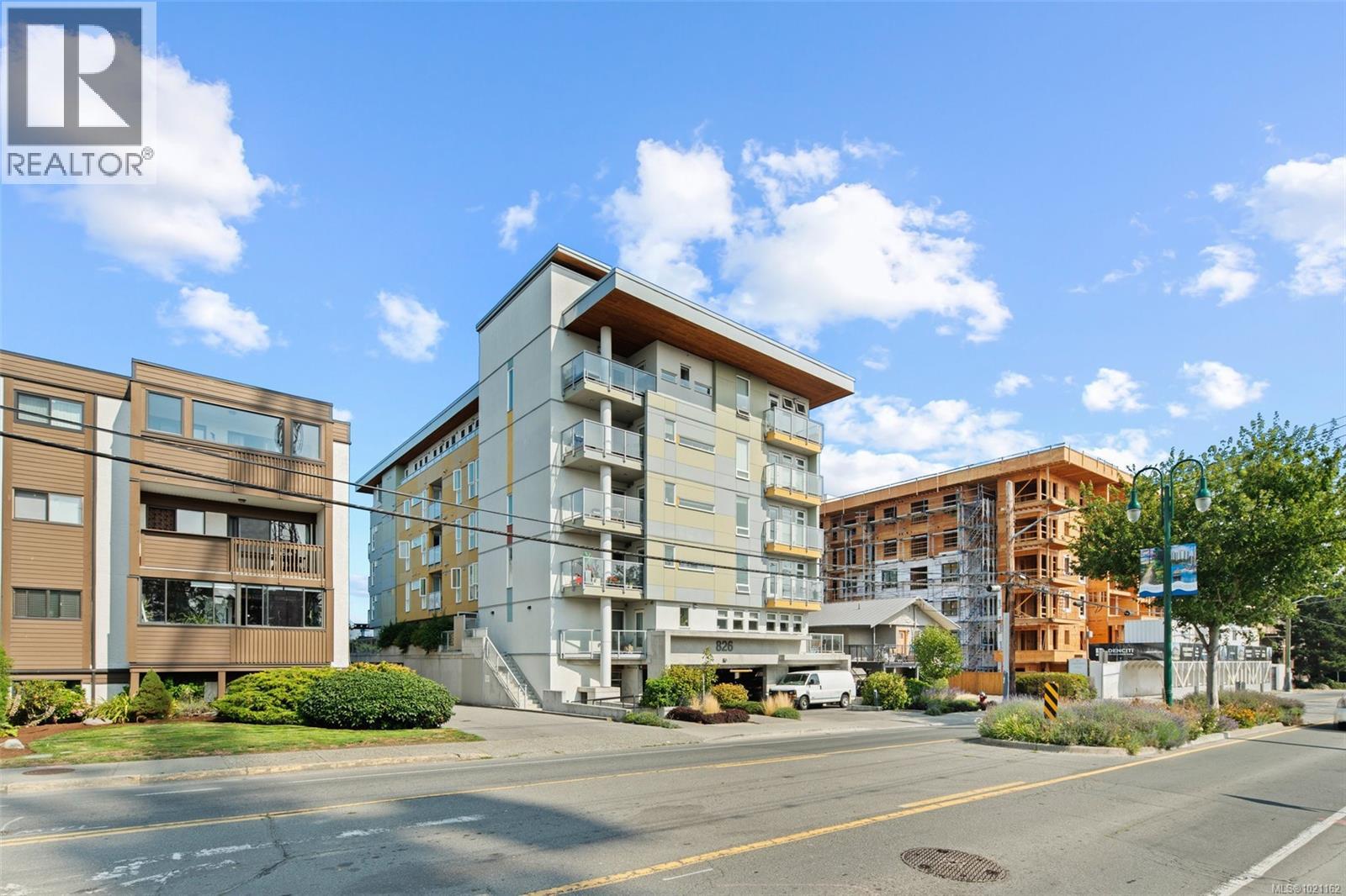 403 826 Esquimalt Rd, Esquimalt