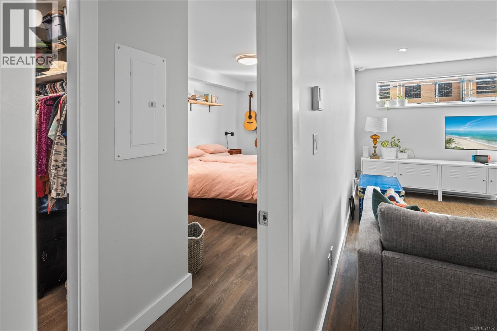 403 826 Esquimalt Rd, Esquimalt