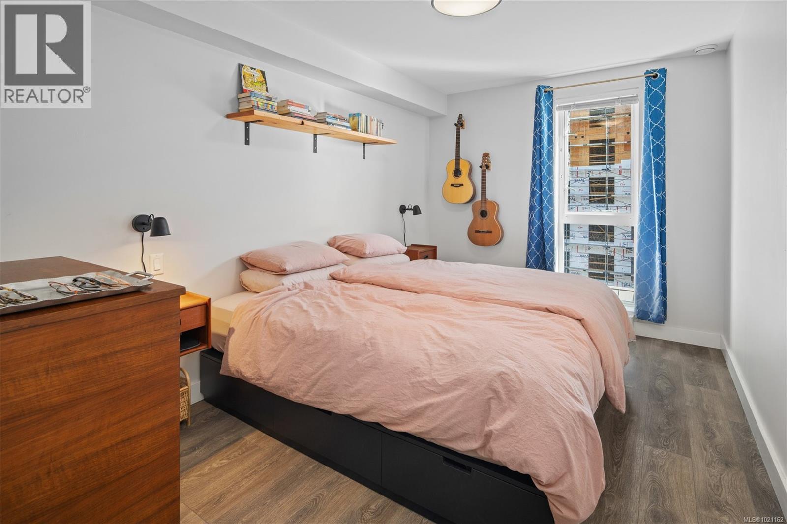 403 826 Esquimalt Rd, Esquimalt