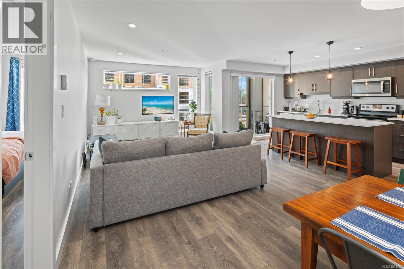 403 826 Esquimalt Rd, Esquimalt