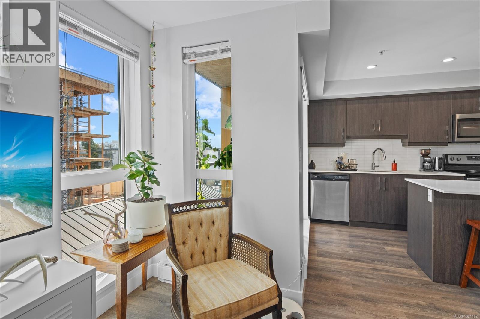 403 826 Esquimalt Rd, Esquimalt