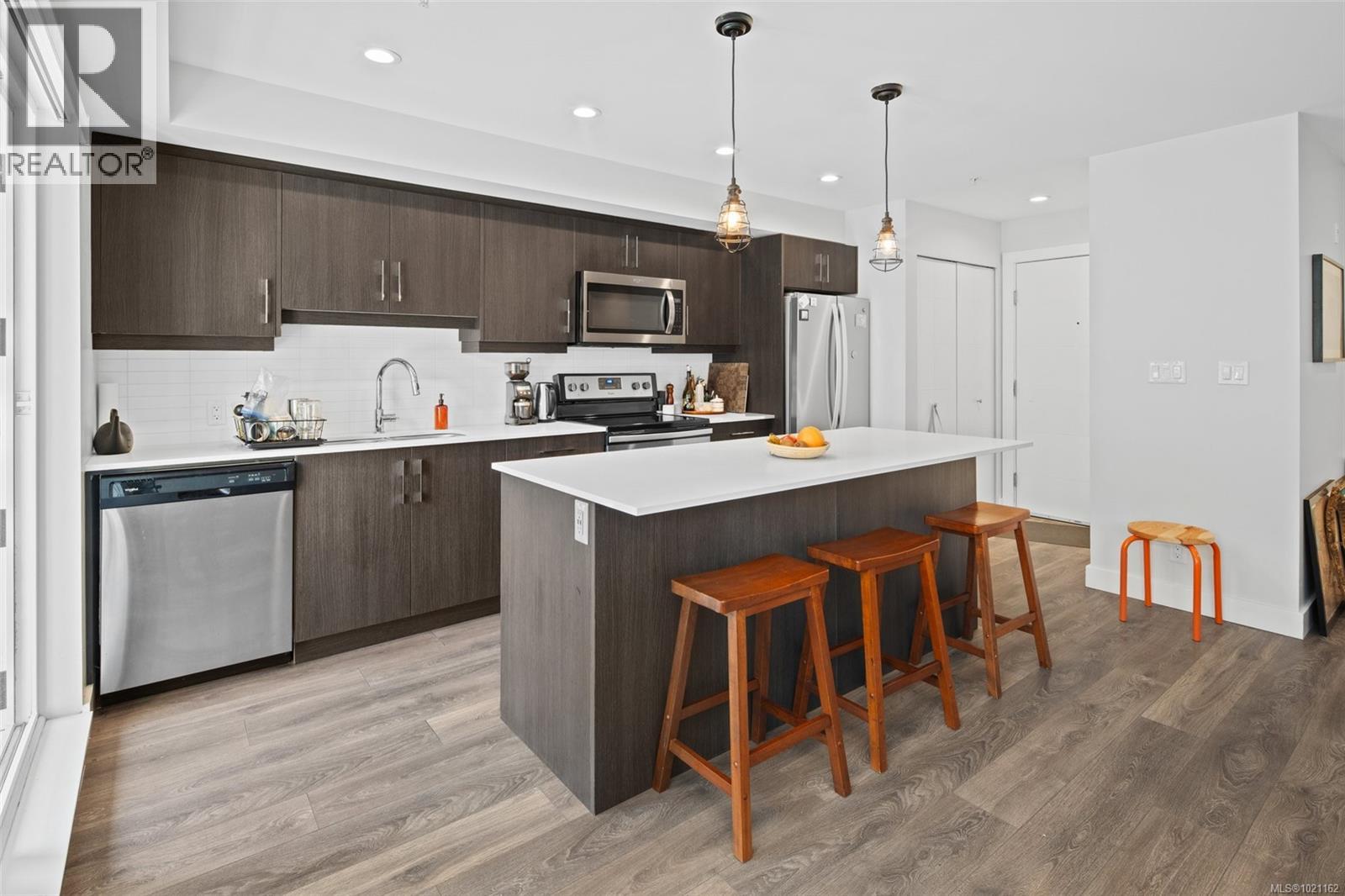 403 826 Esquimalt Rd, Esquimalt