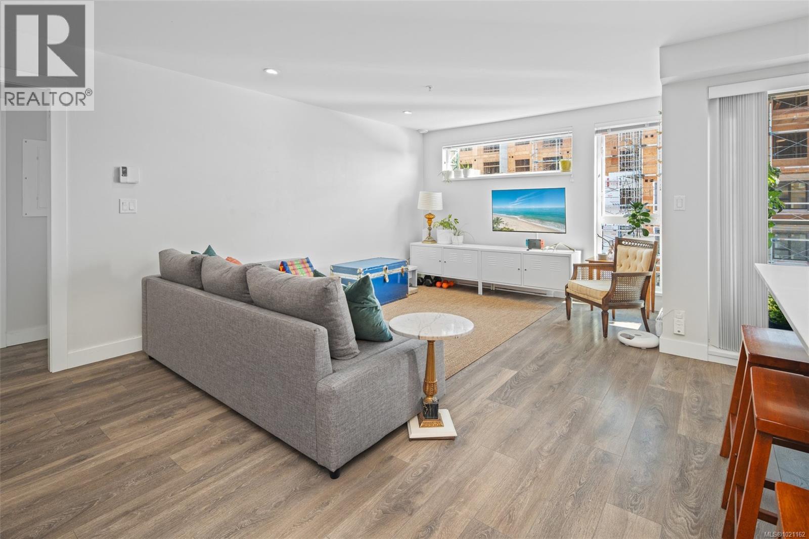 403 826 Esquimalt Rd, Esquimalt