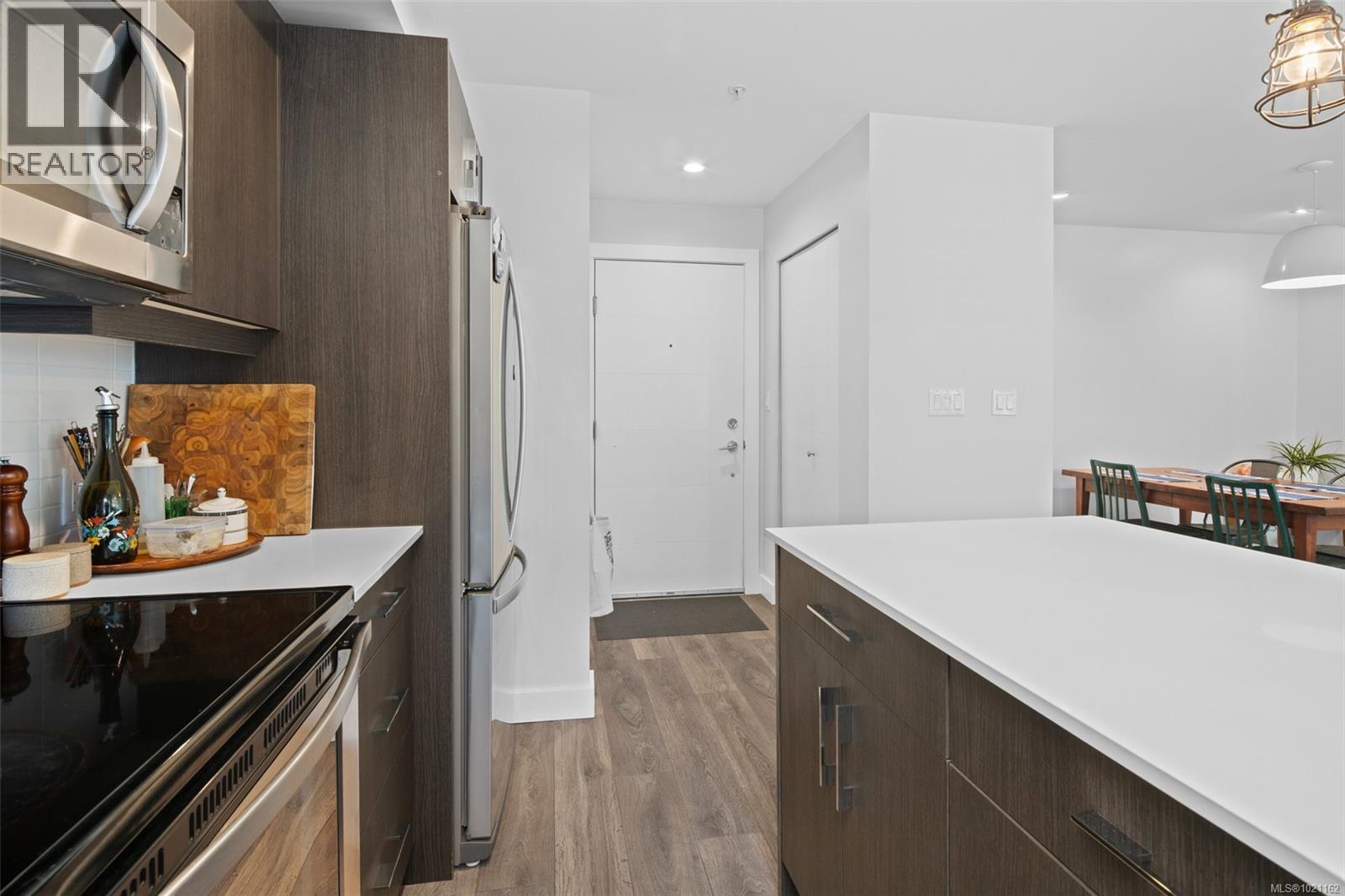 403 826 Esquimalt Rd, Esquimalt