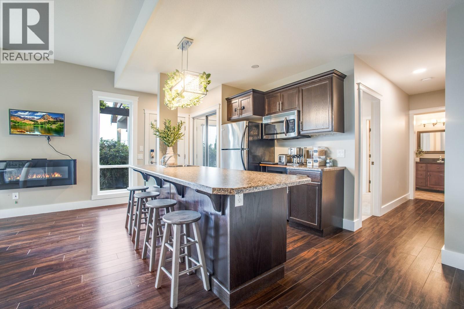  2584 Lucinde Road, West Kelowna